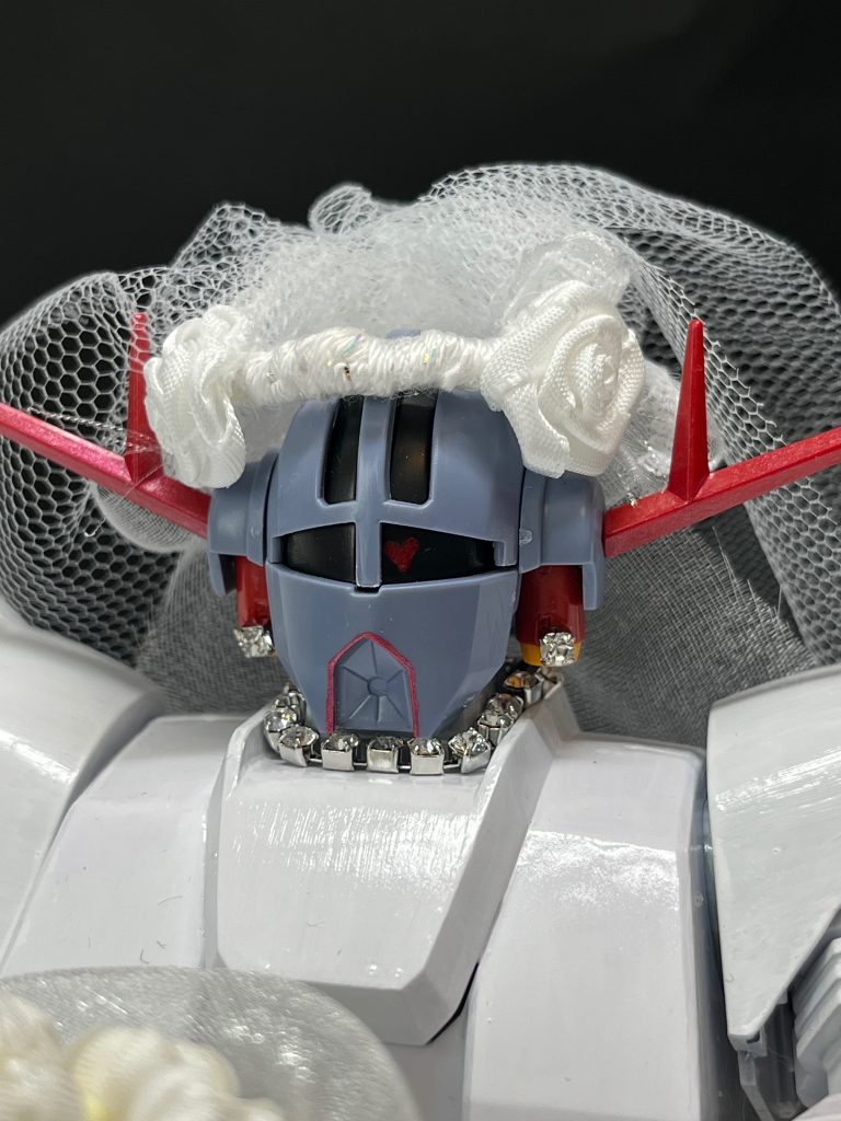 モノアイは赤いハートにペイントしました。