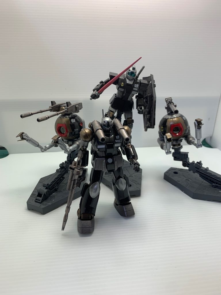 ペガサス級強襲揚陸艦に搭載されたMS小隊。各機体に07のマーキング。