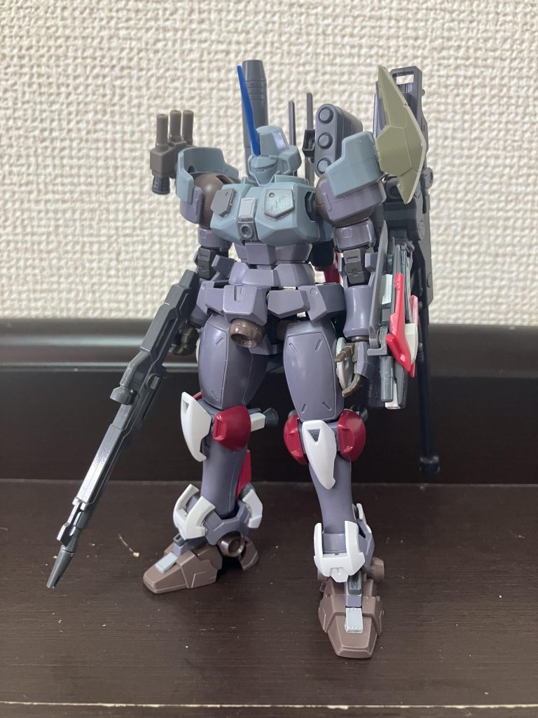 レオンの腰パーツを手に入れたんでフロントアーマー変更してみましたが、思ってた以上に横幅が広く感じますね。緑のパーツ外した方がバランス良いのか、色も浮いてるから余計に違和感あるのか、塗装すれば馴染むのか…まぁ軽装の時はノー [&hellip;]（2枚目）