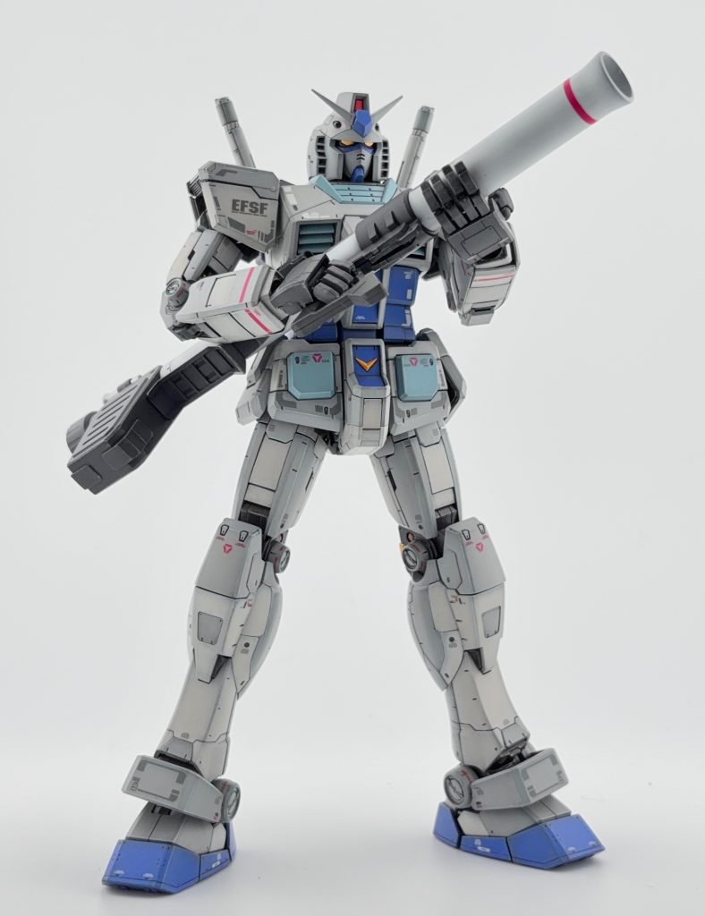 ハイパーバズーカバズーカはガンダムやジムから流用されるのでは？と考えて灰色ではなく白色で塗りました。
