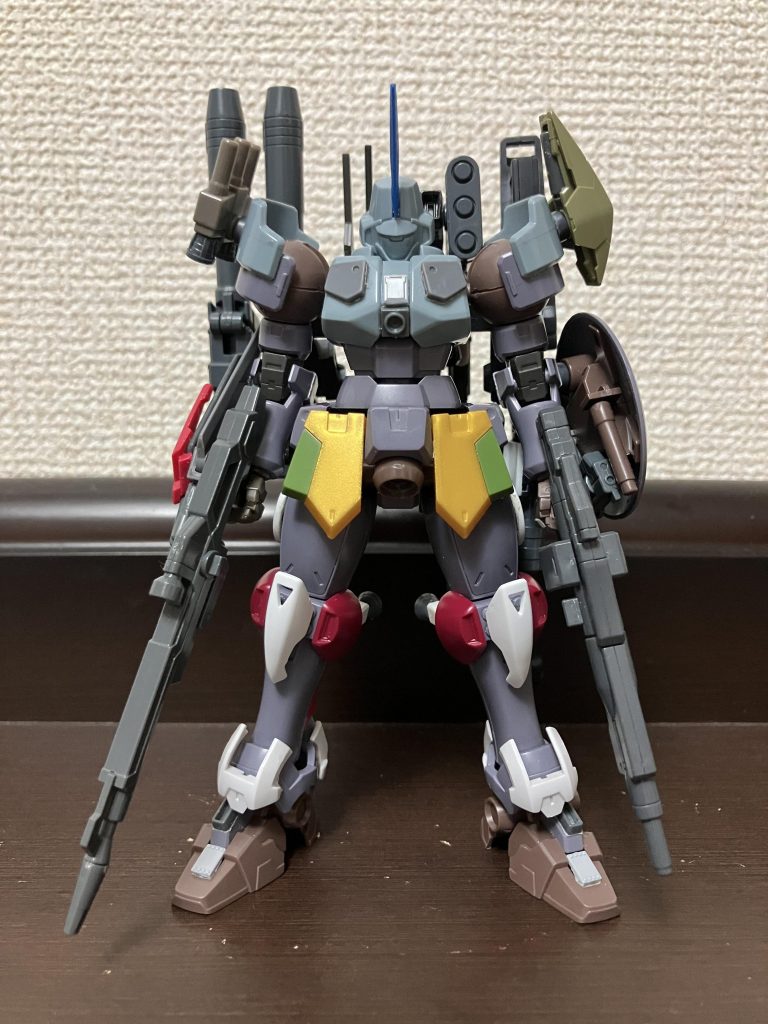 作品名：<p>レオンの腰パーツを手に入れたんでフロントアーマー変更してみましたが、思ってた以上に横幅が広く感じますね。緑のパーツ外した方がバランス良いのか、色も浮いてるから余計に違和感あるのか、塗装すれば馴染むのか…まぁ軽装の時はノー [&hellip;]</p>
