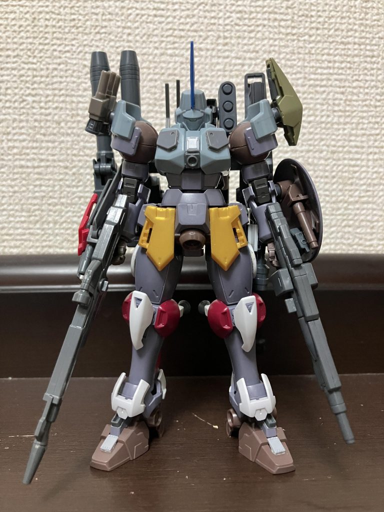 レオンの腰パーツを手に入れたんでフロントアーマー変更してみましたが、思ってた以上に横幅が広く感じますね。緑のパーツ外した方がバランス良いのか、色も浮いてるから余計に違和感あるのか、塗装すれば馴染むのか…まぁ軽装の時はノー [&hellip;]（1枚目）