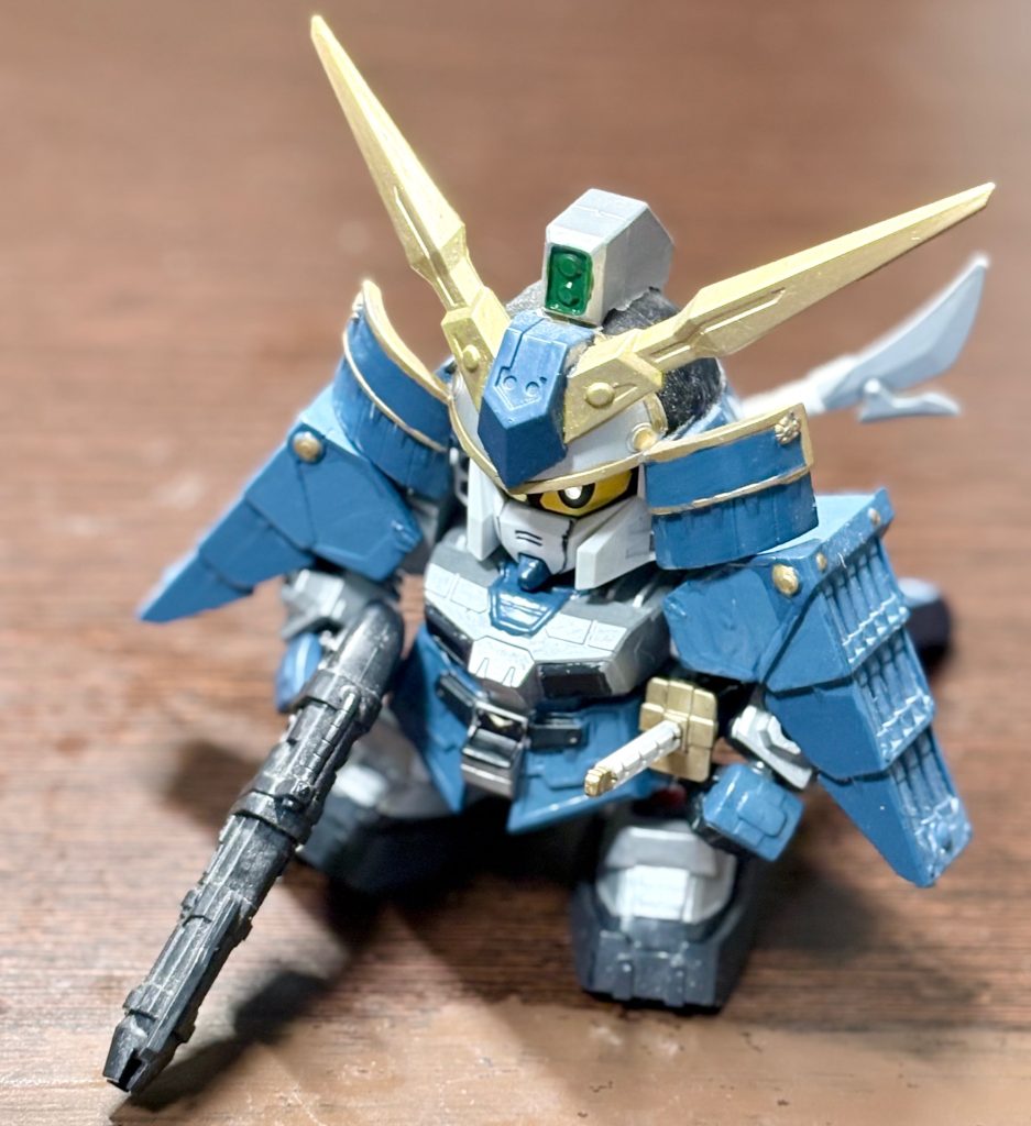 フロントビュー。基本的な装備は烈火武者と同じだが、カラーリングはG3ガンダムを意識したシルバーとグレー等のロービジ仕様に塗装した。