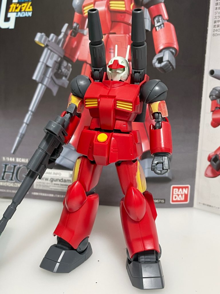 仮組みをした時、二の腕と太ももが細く感じましたので、モデルグラフィックスの記事を参考に100均のネイルチップで太くしました😄
