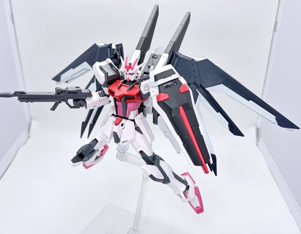 今回はストライクルージュに合体！ストライカーパックを装備できるガンプラには基本的にくっつけられると思います。