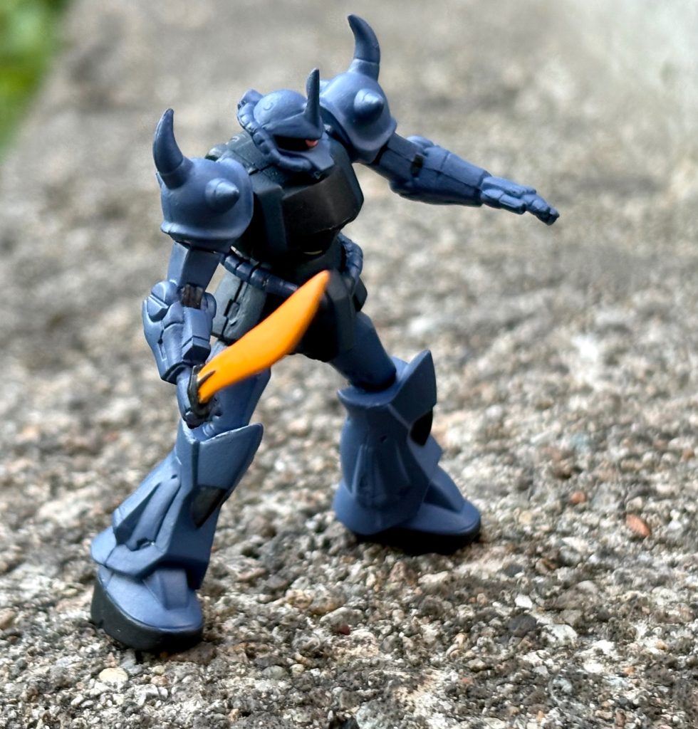 小さいながらも迫力がある(zaku-kao2)