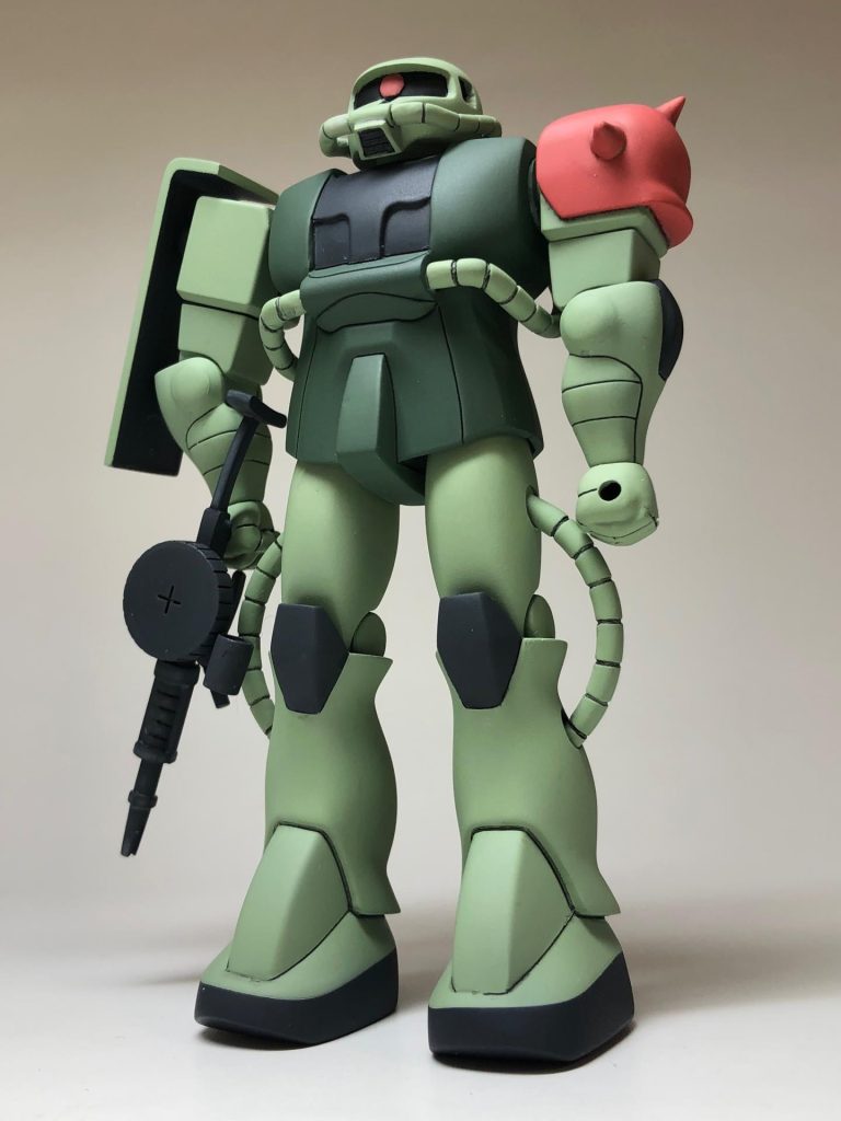 とにかくそのまま、旧キットの味わいを消さないように作りました。劇中もそうだったので。拳もグーに丸穴のまま。