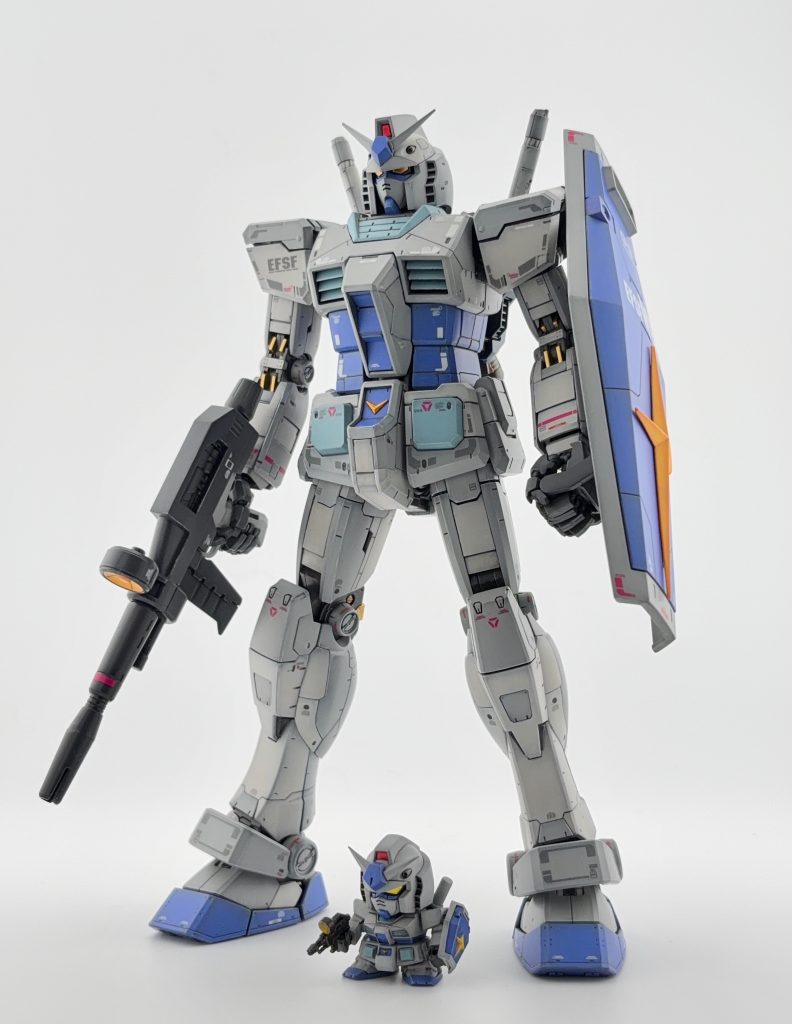 外装は、前々回に制作したビスケットガンダムと色を合わせました。というより、ビスケットガンダムは今回のためのテスト塗装も兼ねていた、という感じです😆
