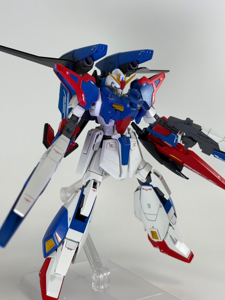 リバイブのΖガンダムにAZガンダムの胸と肩と武装をミキシングしたお手軽改造です。