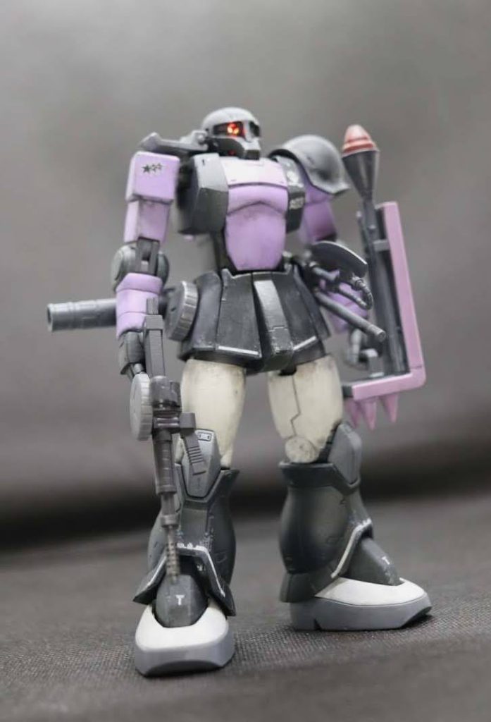 オリジン版ザクⅡの脚を移植するにあたり、HGガンダムの股関節を先に移植してます。さらにスリッパ（足）は、大きめが良いのでグフカスタムのものと交換しました。