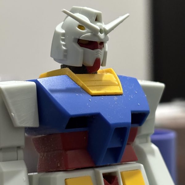 制作記録5元キットは首の上下ができないので、YouTubeを参考にボールデンアームアームズについているボールジョイントを埋め込んでみました。顎を引くことはできましたがまだ首が長いような感じがするのでしばらく微調整です。&nbsp;（3枚目）