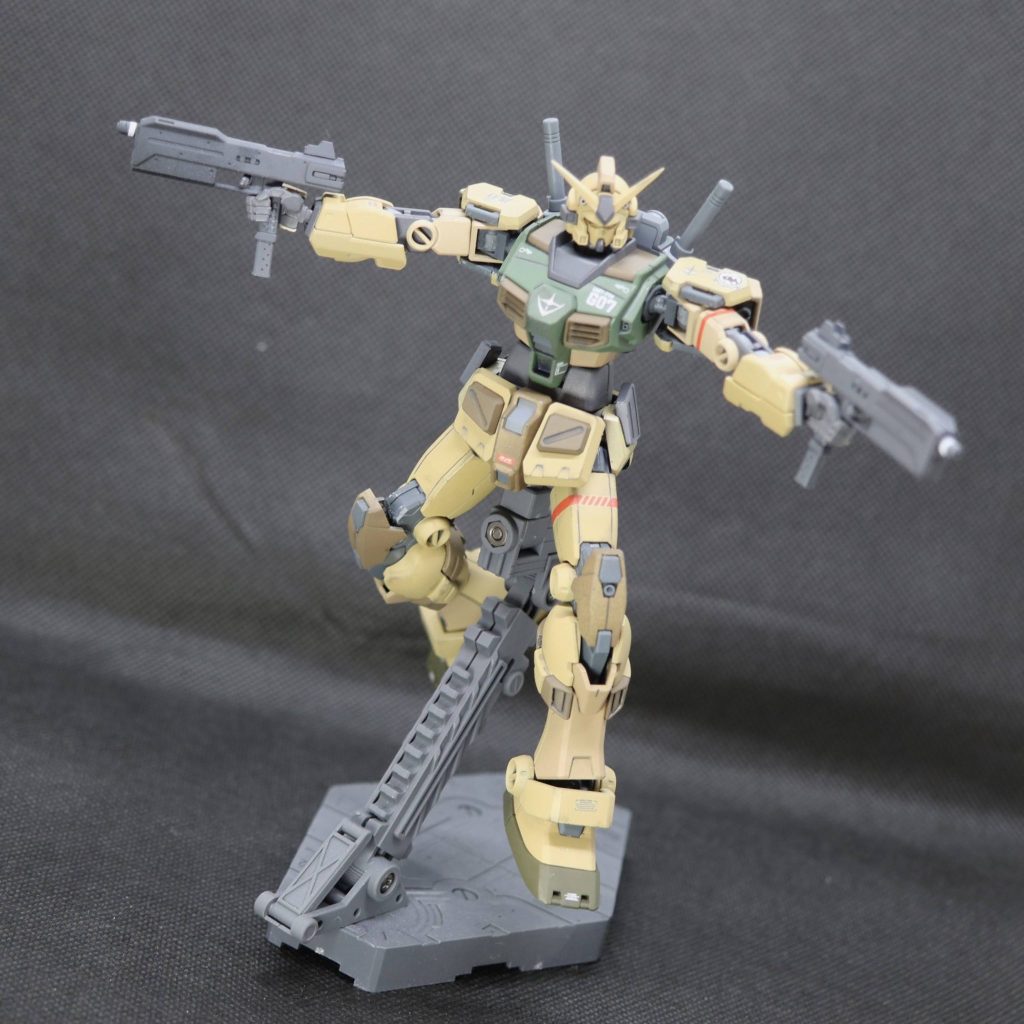 サブマシンガン2丁は境界戦機から流用。マグネット埋め込んだので後ろ腰にマウントできます。