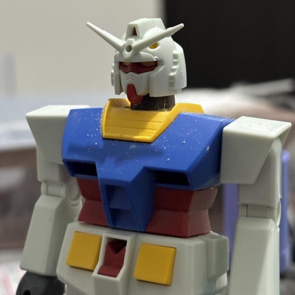制作記録5元キットは首の上下ができないので、YouTubeを参考にボールデンアームアームズについているボールジョイントを埋め込んでみました。顎を引くことはできましたがまだ首が長いような感じがするのでしばらく微調整です。&nbsp;（4枚目）