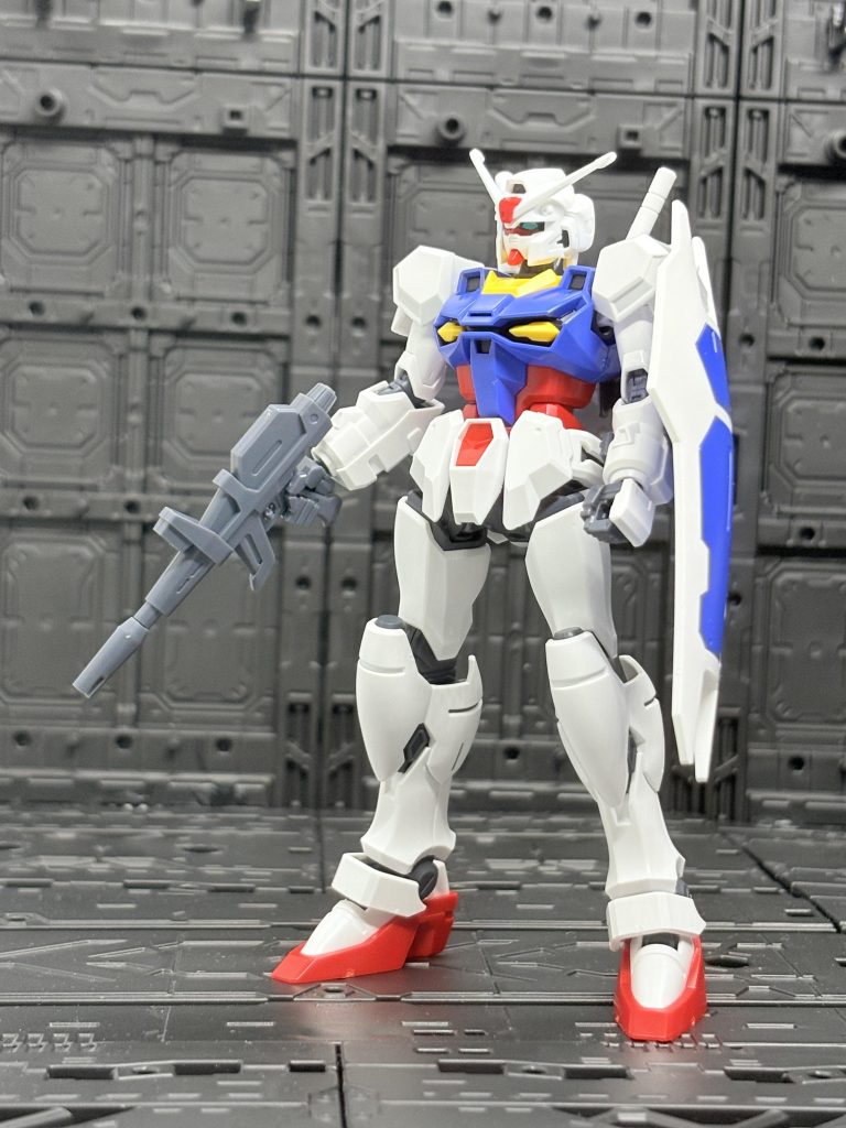 作品名：エンゲージガンダム<p>え、どうしよ普通にカッコいいな……ミキシングに使うの勿体無いのでは……？ たまたま中古で買えたから組んでみた(完成作品で上げろよ)</p>
