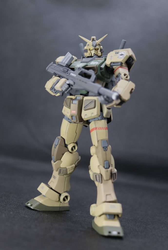 ガンダム7号機は、『機動戦士ガンダム戦記』に登場するMSで、このキットはプレミアムバンダイ限定商品で2025年12月に発売になった、HGにおいてRX-78の最新フォーマットになります。ガンダムのセカンドロット系列の7番目に開発された機体です。ポリキャップを一切使わないスタイルで、可動域も広く、カッコいいキットです。しかしながら、自分的に胴が短い気がしたので、2.4mmほど延長してます。スタイル改修はそれだけです。