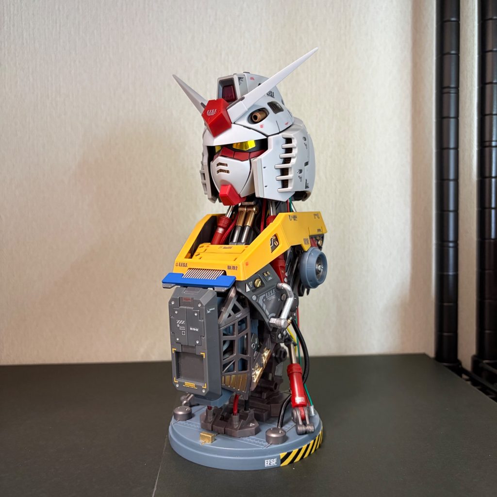 バストアップガンダム&nbsp;普段、1/144ばかり作っている私には1/3バストアップモデルはとてもビッグサイズで迫力がありますね😍