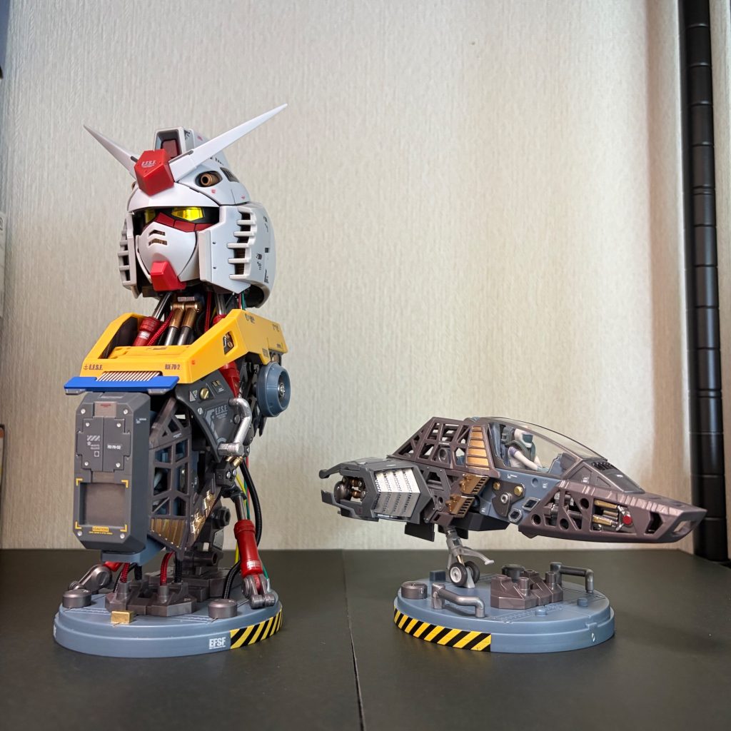 バストアップモデルとコアファイターコックピットのツーショットでこれがガチャガチャなんて、それにしても良く出来てる商品だなと感心します。