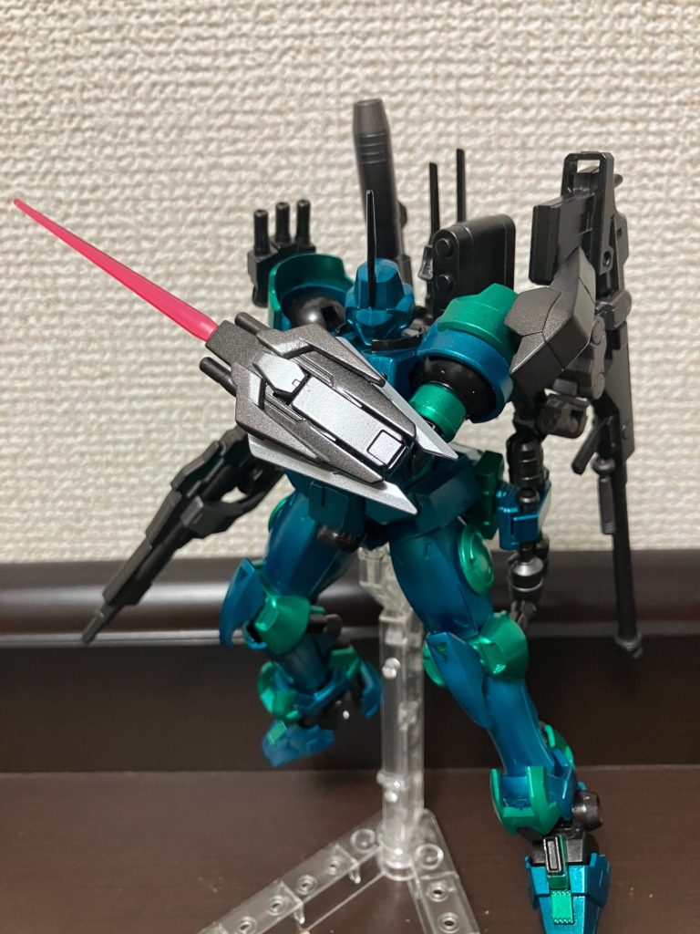 とりあえずこのレザブレもどきを作れたのは良かった、こうして構えると結構ACっぽいかなと思います。