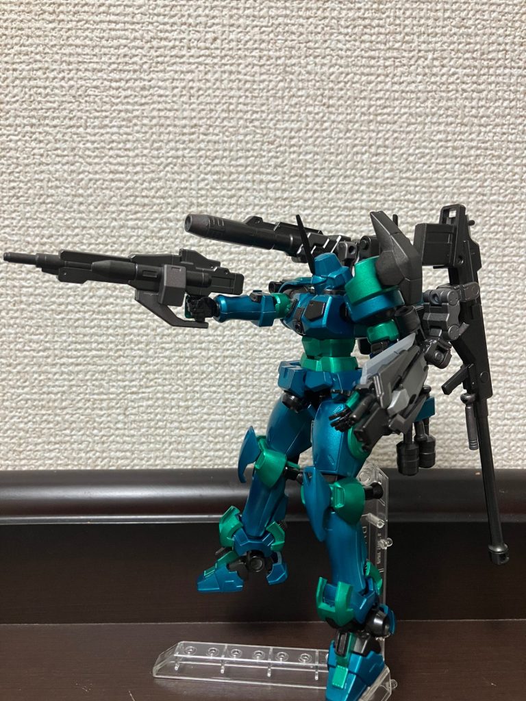 それはそうとポージング難しいw他の武器はまだ塗装終わってませんが、着け替えとかやり過ぎると色々と悲惨になりそうで怖いですねw😅