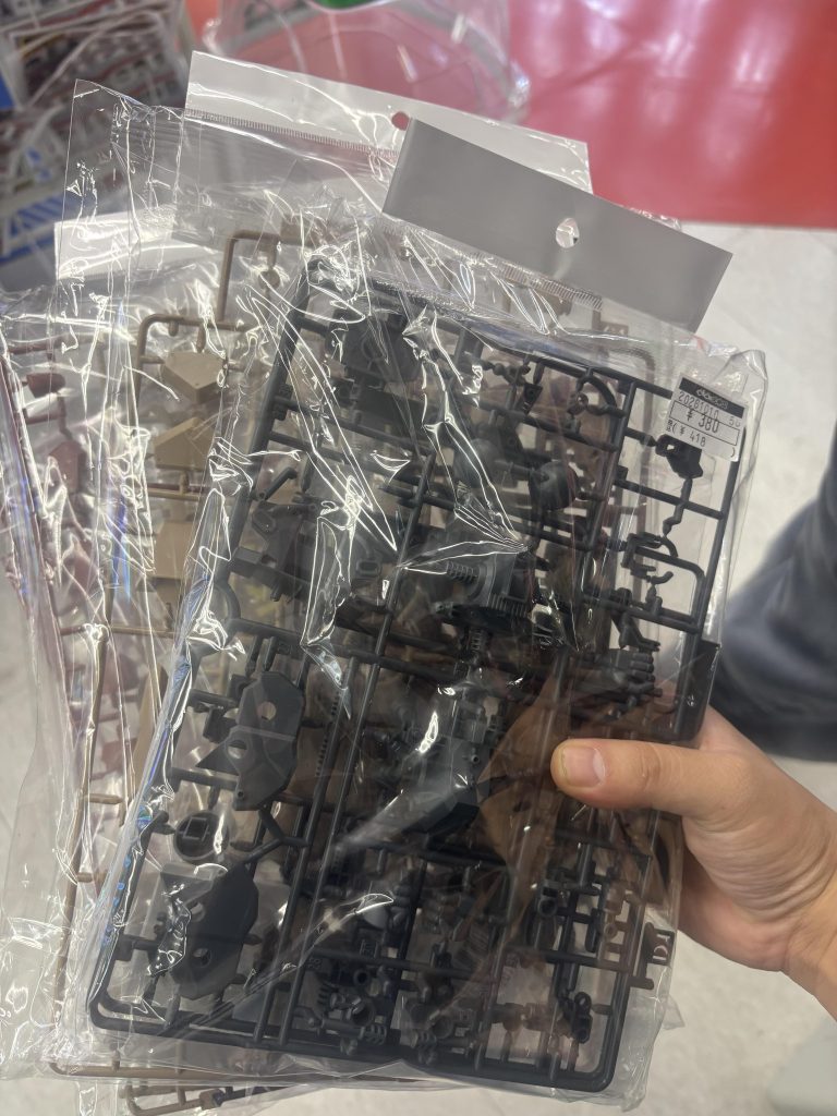 作品名：<p>おでかけ中に寄ったリサイクルショップでメッサーのバラ売りがあったのですが、よくよくみてみると全パーツが揃ってたのでつい買ってしまいました..w</p>
