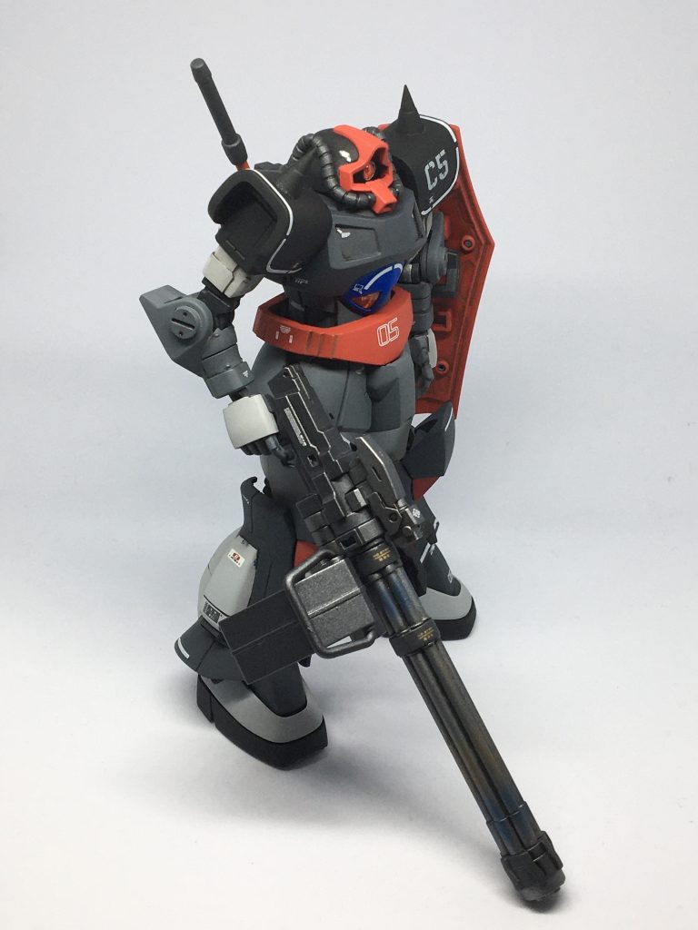 武器のガトリングガンはシステムウェボンズキットとザクマシンガンとジャンクパーツを組み合わせてそれっぽい形にしました。