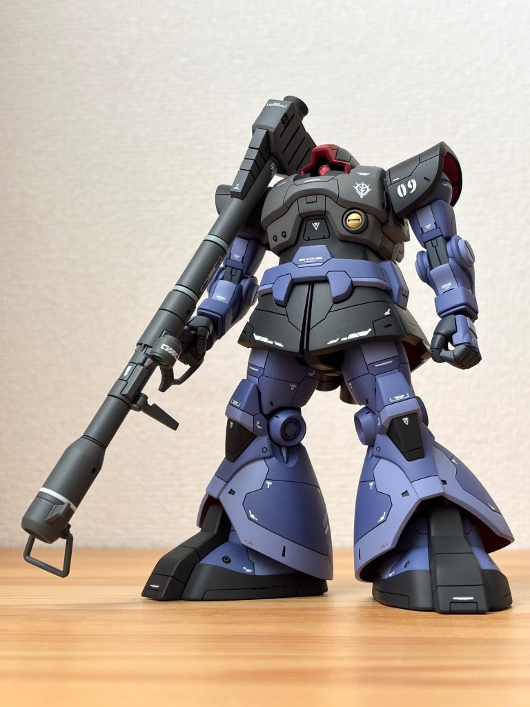 ジャイアントバズは銃身をプラパイプで延長。ディテールアップパーツを追加。