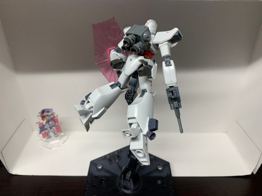 バックパック　推進機を増やしたりしました。腰部分のパーツはVガンダムのバックパックを改造した物です。