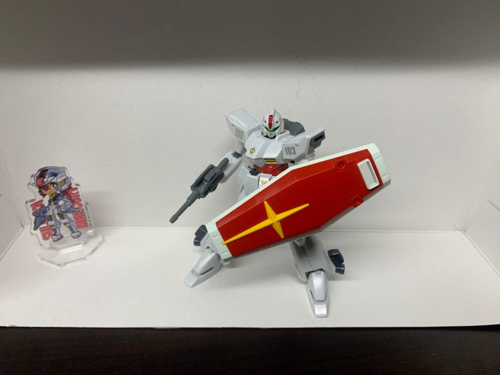 ビームシールドの軸穴が他のシールドとも合うので付けてみました。ガンダムの盾がかなり大きく見えます。&nbsp;この度は自分の拙い作品を見ていただきありがとうございました。他にも作品がありますので良ければ見てみてください。