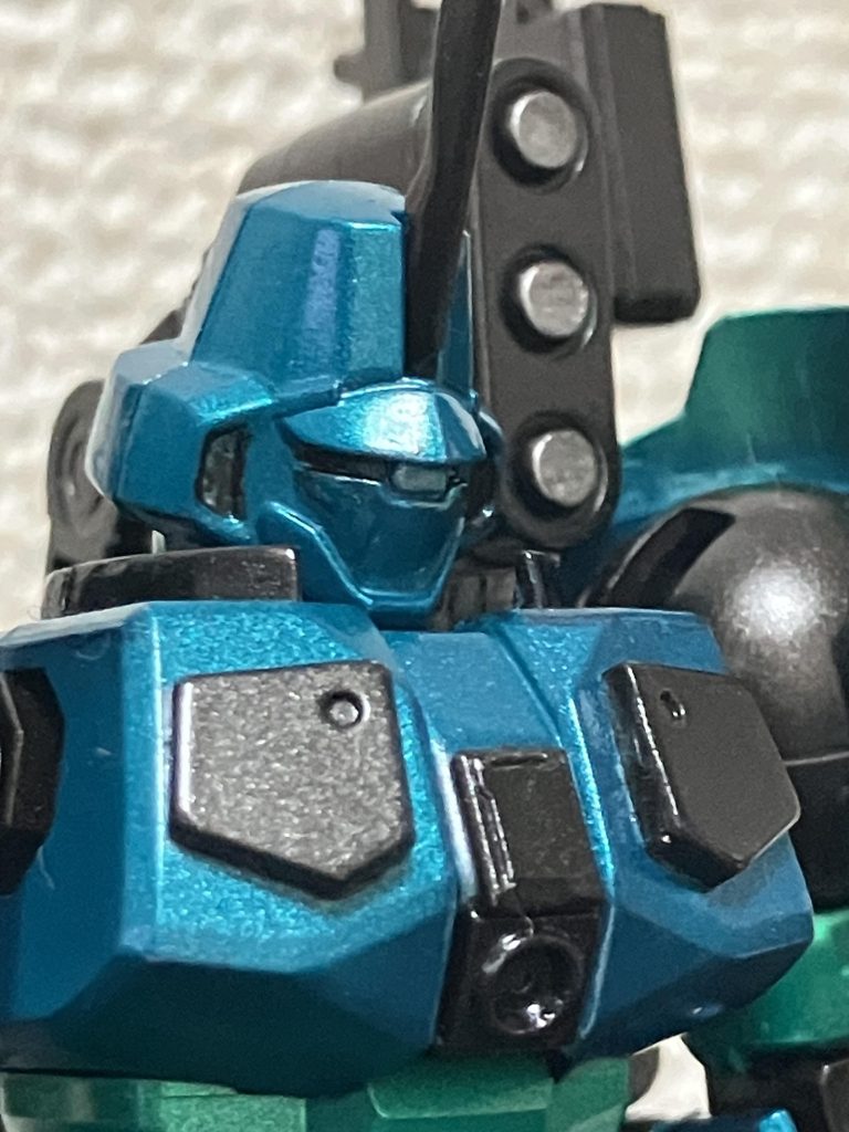 作品名：<p>失敗するの見え見えだったので頭部のカメラ？部分の塗装はしてなかったんですが、せっかくだからやってみました。まぁ案の定失敗を繰り返したので何度か塗り直ししてるんですが、これが限界かなとwってか、こういう細い部分ってガンダム [&hellip;]</p>
