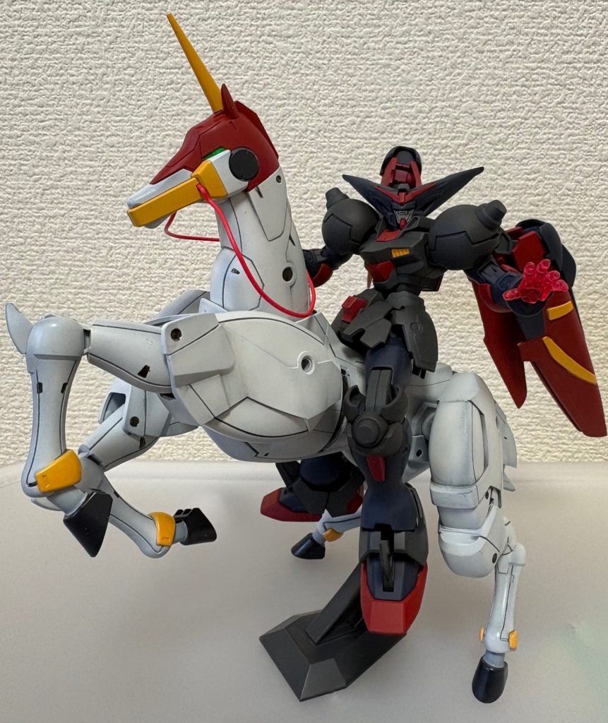 それなりに古いキットなのでマスターガンダムの肩・腕・脚部は合わせ目が出てしまう為、合わせ目を消し後ハメ加工が必要な所は工作してあります。風雲再起は全体的に最中キットみたいな感じでしたので、合わせ目消しと後ハメ加工してあります