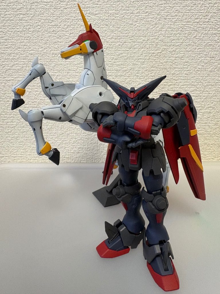 マスターガンダムは分割が優秀で塗装もかなり楽でした。塗り分けは顔と胸・ウイングシールドの黄色くらいです。風雲再起も脚の黄色と蹄位で結構スムーズに塗装出来た印象です