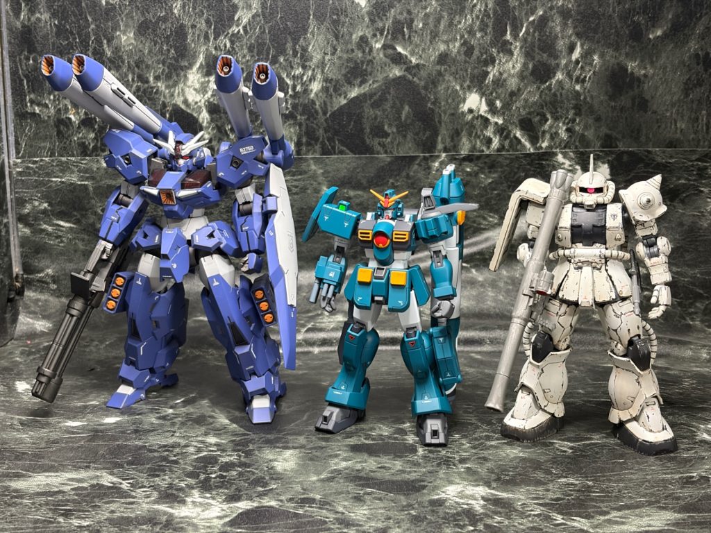設定21.2mのルブリスウルと17.5mのザクⅡと3ショットF91よりも少し大きい17m級ではありますが、かなり小さく見えますね。