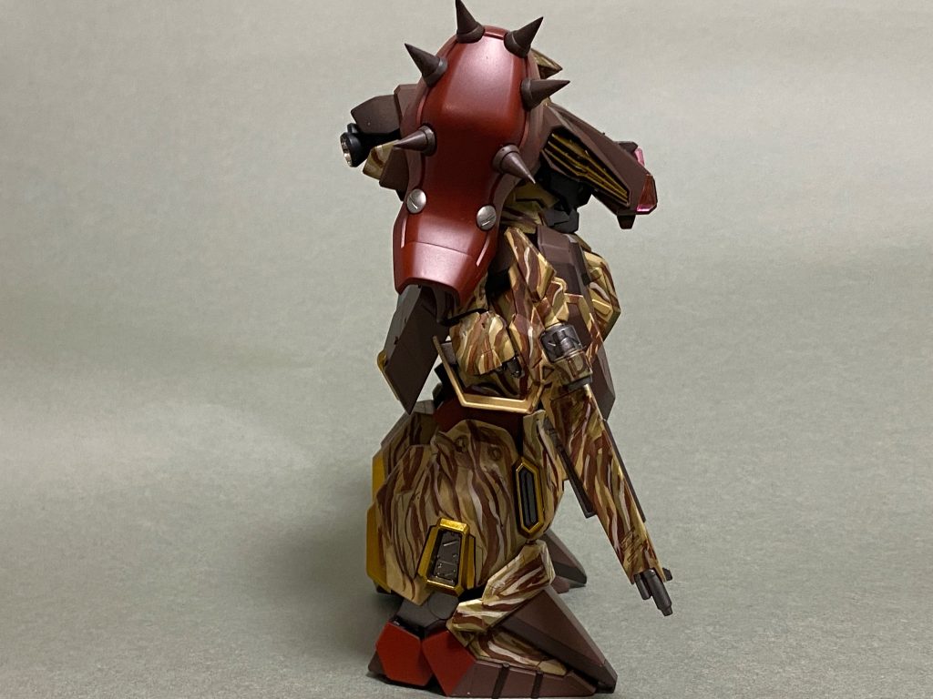 足回り、フロントアーマー他筋張り追加しているのですが、あんまり見えないですねぇ。