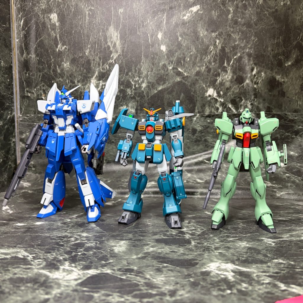 18〜16m級と比較。設定だとレオパルドより小さいですが、Vガンダムと合わせた結果あまり身長差はありません。