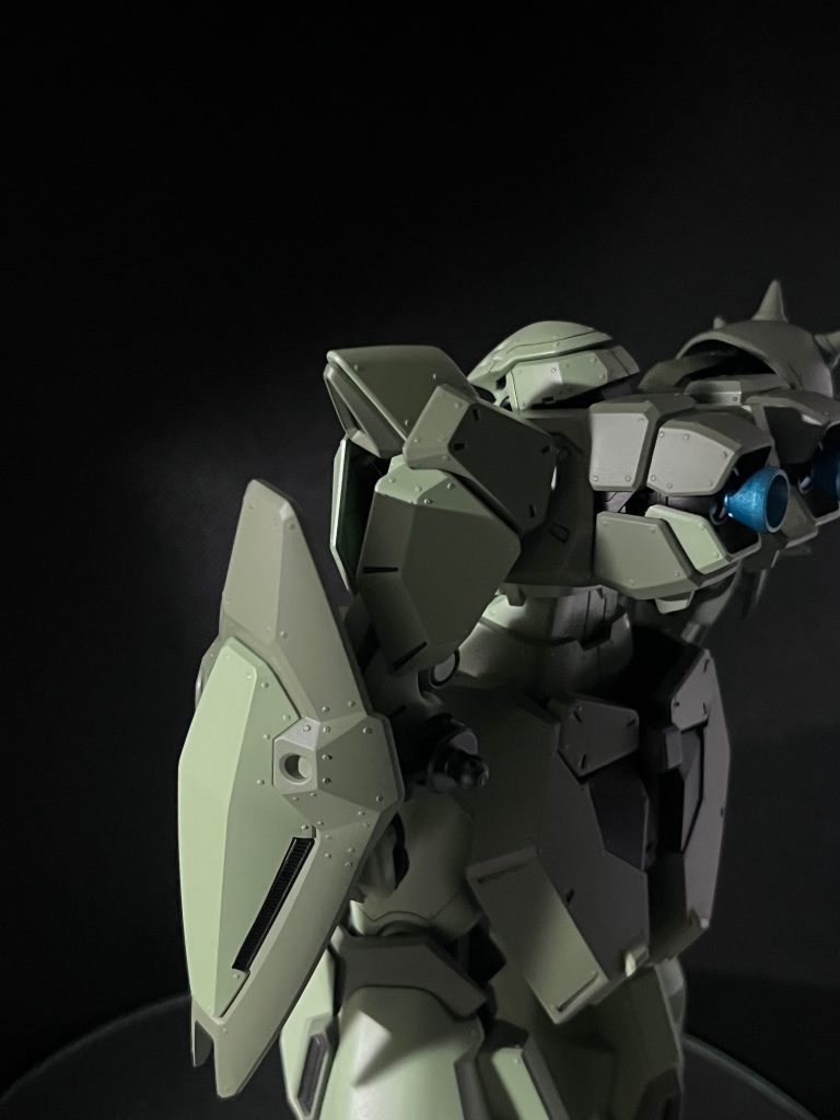 「Dr.リベット」というツールを使って、リベットを大量に打ち込みました。兵器感が一気に出ていい感じになったと思います。