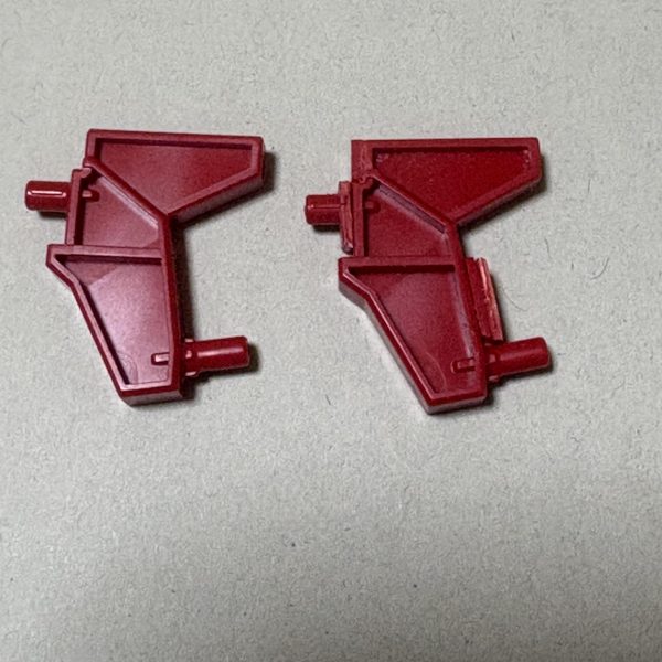 久しぶりにHGUC ZZを作りたくなり、強化型っぽく出来ないか奮闘中。脚部の延長はももの上部の定番加工と脛の中のポリキャップを長いものに変更。(HGUCハイニューガンダムの肩に使用されているパーツに変更)バックパックは現状、バーニアのみ変更して背部のジョイントパーツを加工し、背中との距離をはなしてます。コクピットハッチの両側にランナータグから作ったパーツを配置して、フロントスカートアーマーは形状変更。あとはふくらはぎの部分とリアスカートアーマー、ミサイルポッド、バーニアカバーなどをどうするか考え中です。&nbsp;（6枚目）