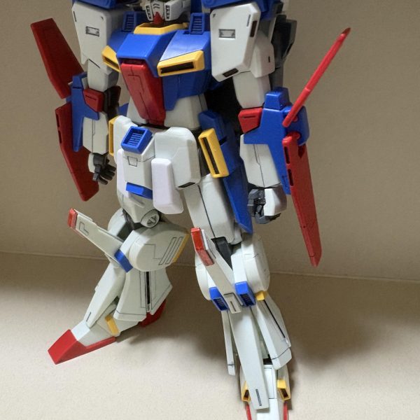 久しぶりにHGUC ZZを作りたくなり、強化型っぽく出来ないか奮闘中。脚部の延長はももの上部の定番加工と脛の中のポリキャップを長いものに変更。(HGUCハイニューガンダムの肩に使用されているパーツに変更)バックパックは現状、バーニアのみ変更して背部のジョイントパーツを加工し、背中との距離をはなしてます。コクピットハッチの両側にランナータグから作ったパーツを配置して、フロントスカートアーマーは形状変更。あとはふくらはぎの部分とリアスカートアーマー、ミサイルポッド、バーニアカバーなどをどうするか考え中です。&nbsp;（2枚目）
