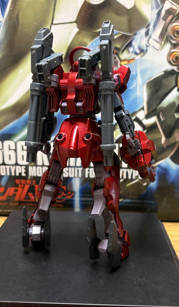 後ろ姿です。原型機と違う点として、ガトリングキャノンを搭載してます。