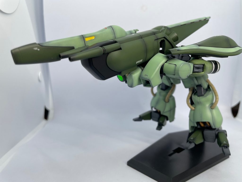 モビルアーマー形態頭の方に重心が行くために自立が難しくて台座で撮影しました&nbsp;