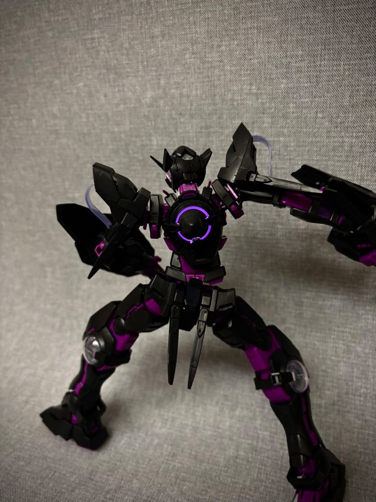 背面ショット。素組の上から少し墨入れなどしていますが、基本的には成型色を生かすようにしています。