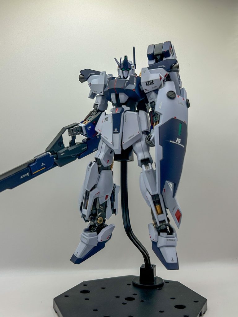 正面。使用したキットは百式、Ζガンダム、ジムIIIです。後はオプションパーツとライフルのみブレードライフルを使用しました。