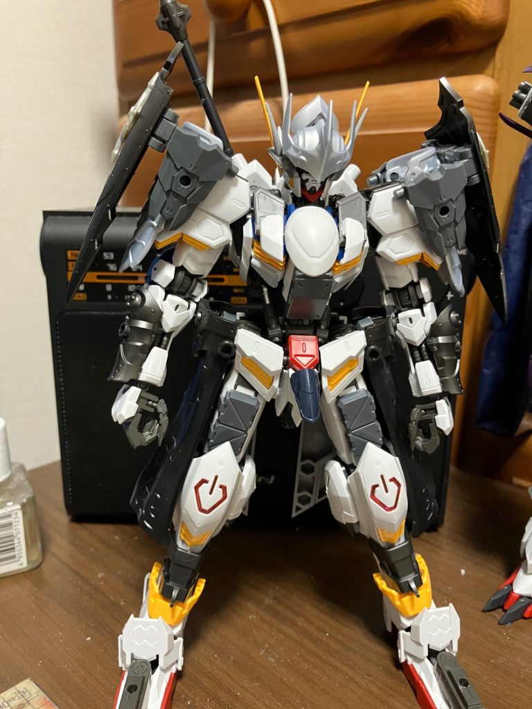 製作進歩その2肩や腰、脚部の装甲を加工、追加して改造ちょっとボリュームが増えた？