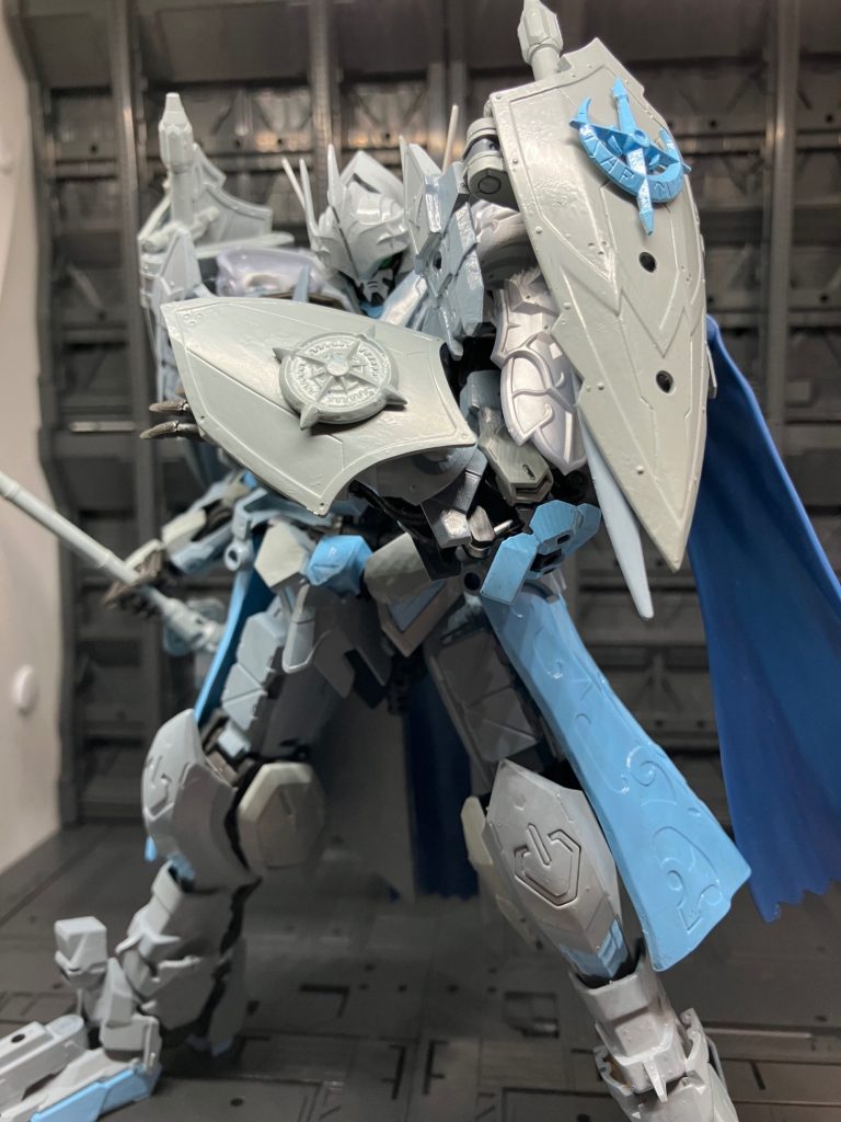 ショートシールド機体の急所を守るのに特化した小型シールドシールドは巨大な盾にしようか悩みましたがそうなると鎧が干渉してしまうので断念しました・・・