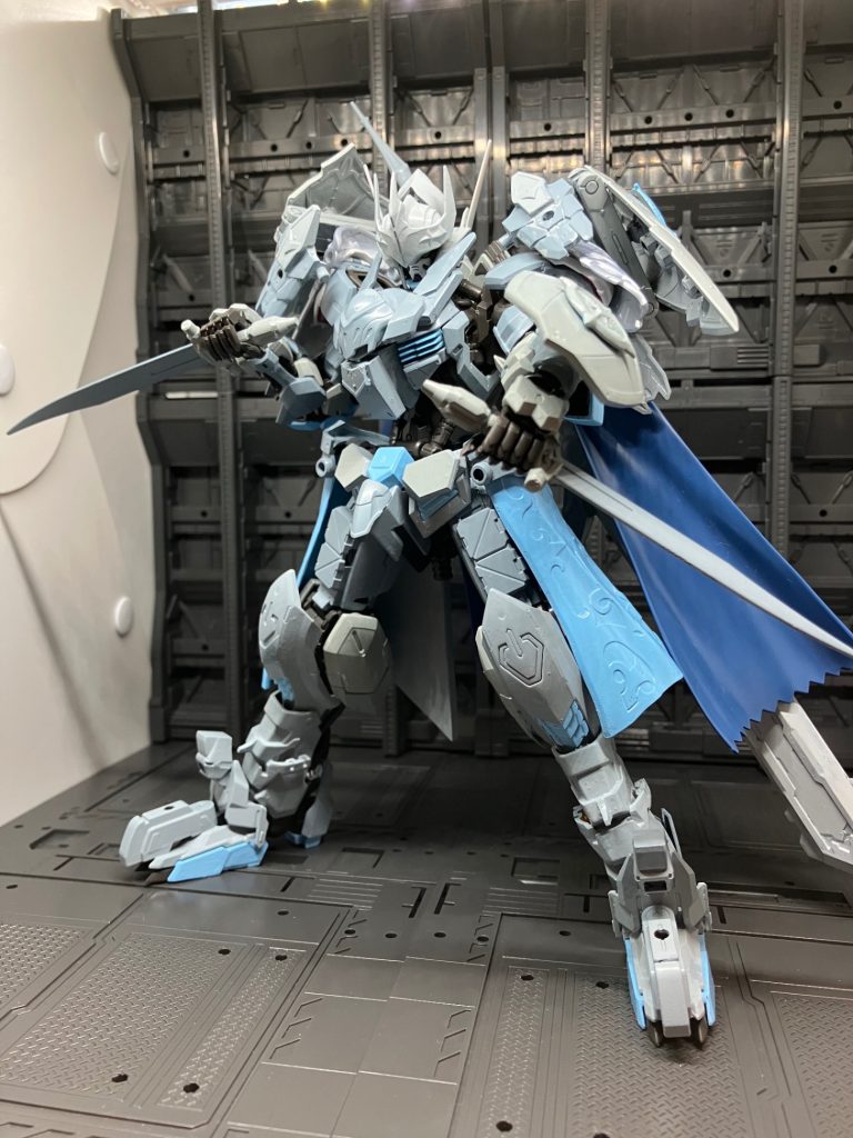 ショートブレードバルバトスナイトが近接戦闘をする際に使用する短剣狭い空間や大剣が振るえない環境で使用するもしも重騎士が洞窟や狭い場所で戦うことになったら大剣が使えない場合どうやって戦うのか悩みたどり着いた結果が二刀のショートブレードでした