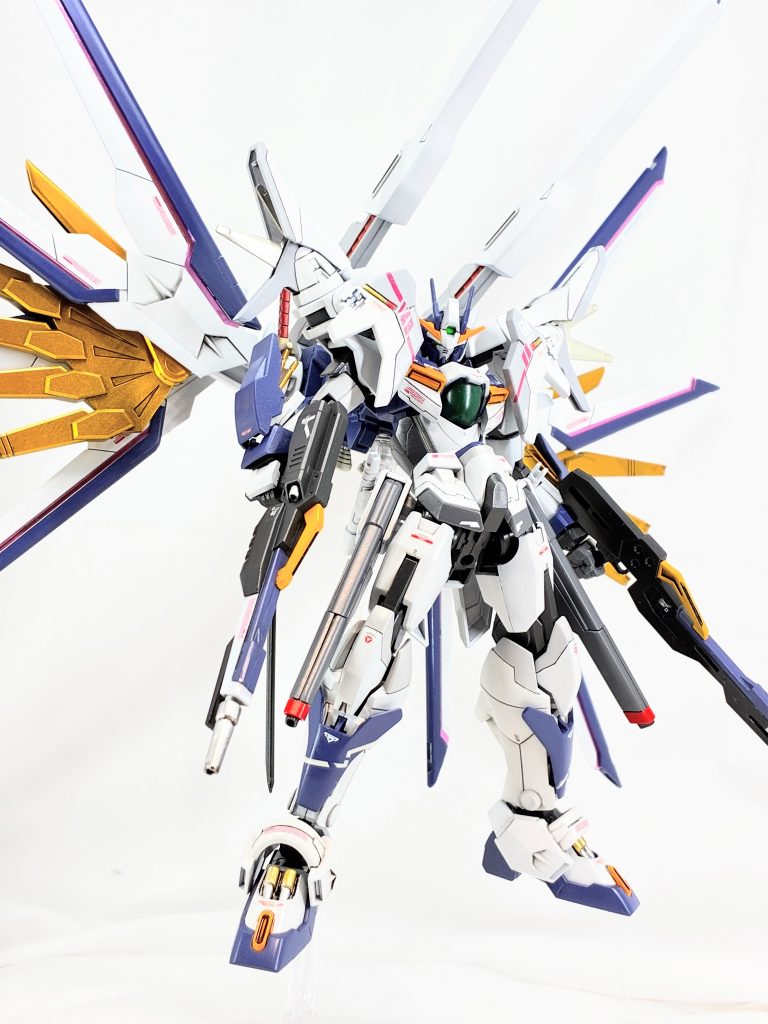 最後に今回ガンダム　フリューゲル・グランザ制作しました。最初はヘリオスみたいなSEEDとダブルオーで構成する予定でしたが、ダブルXとマイティでバックパックの大型ライフリで制作していましたがバラバラな組み合わせで組んでみました。名前も「大いなる翼」とマイティのリスペクトを込めライティアに負けないくらいの機体が完成したと思います。次はどんなミキシングにするかな(*´-`)それではまた、次の投稿で！またね👋