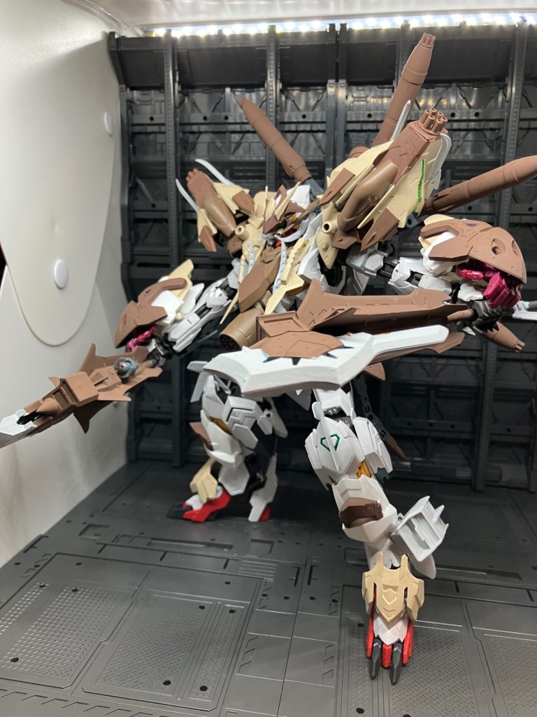 メガトマホークボアード専用の近接武器高い破壊力を誇りボアードの怪力なら軽々と振るうことができる状況に応じて投擲として投げ付けて攻撃することも可能