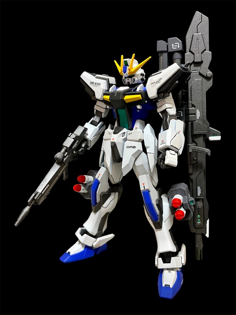 GP00ブロッサムを参考に、ランチャーストライカーパックを装備。脚部にはミサイルポッドを追加しました。レドームは見つけることができず断念(T . T)フレームの露出が多い機体なので、装甲のグレーは控えめにして、白と青を中心にまとめています。白の一部もニュートラルグレーⅠで塗り分けたのですが、ほとんどわかりません。ニュートラルグレーⅡにすると、目立つけど、装甲のツギハギ感が出るので避けました。&nbsp;