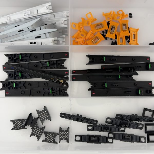 EGνガンダムに続いて、RGνガンダムの制作を開始しました。先ずはフィンファンネルから開始し、次に武器関係です。（2枚目）
