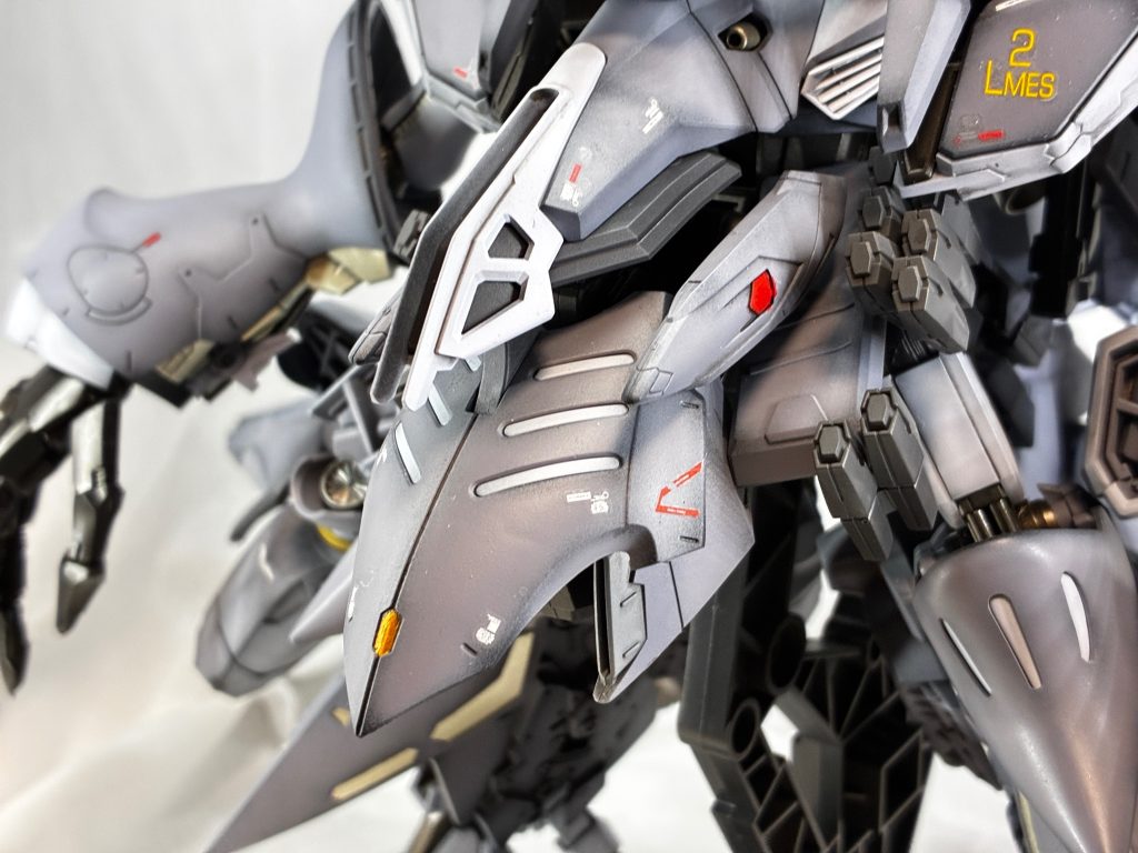 スカートはダムドハシュマルと自作パーツで構成しました。