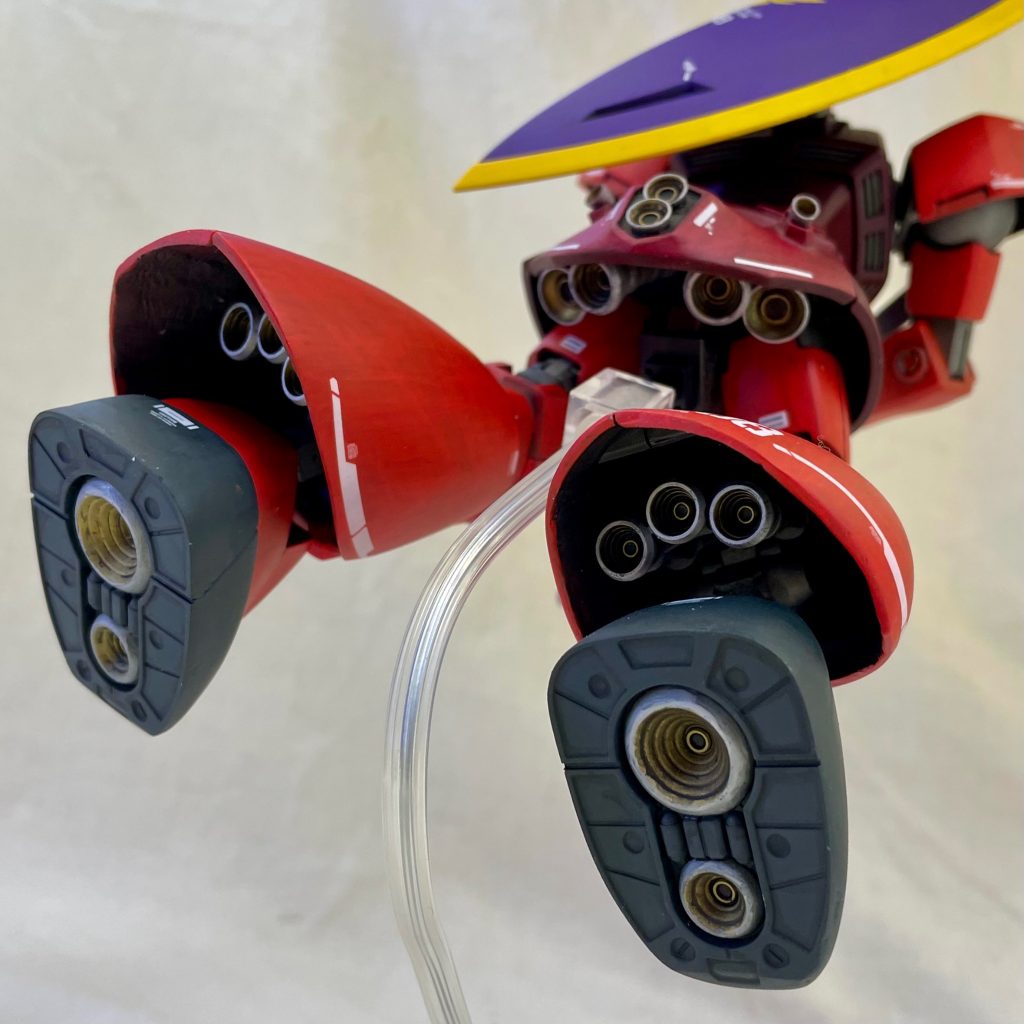 …が、リアスカートアーマー内のバーニアは4つです。高機動型は5つでしたっけ？